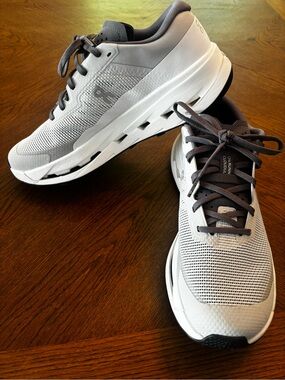 On Running Women’s Cloudultra 3 in glacier/white size US9